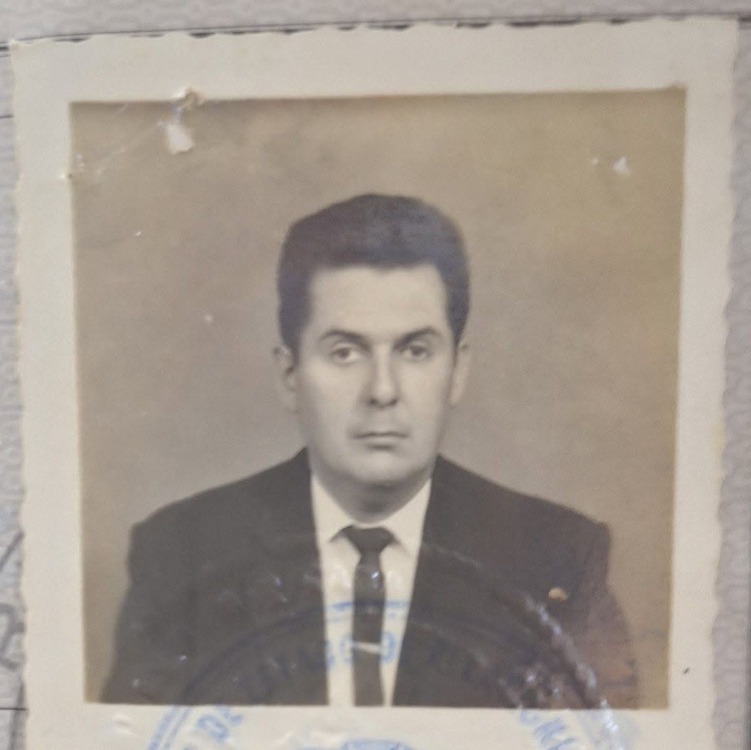 Retrato original del Ing. Luis Antonio Fuster Soler con traje y corbata